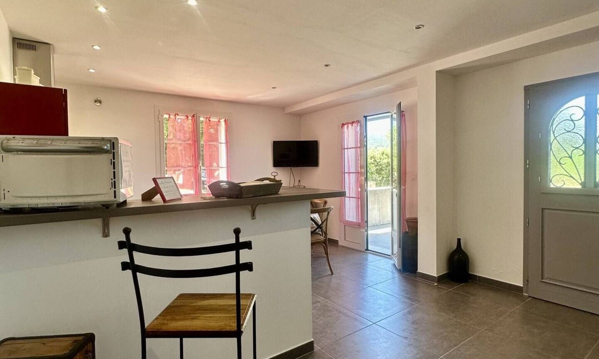 Aregno Apartment | Beautiful apartment with garden