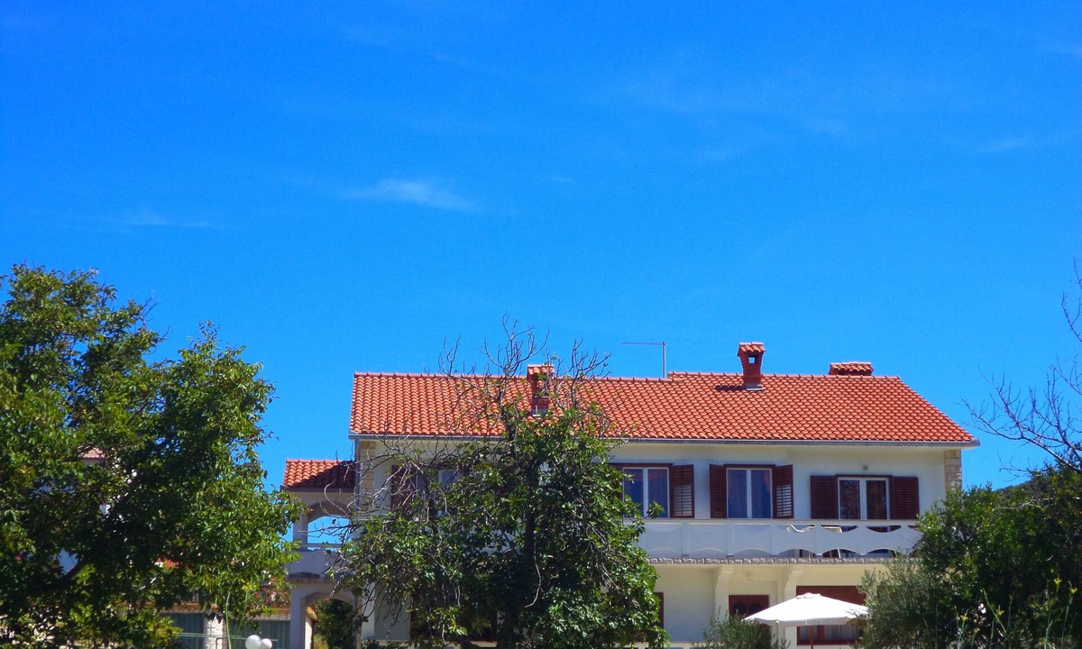 Kampor Apartment | Beautiful Apartment With Balcony on Island Rab