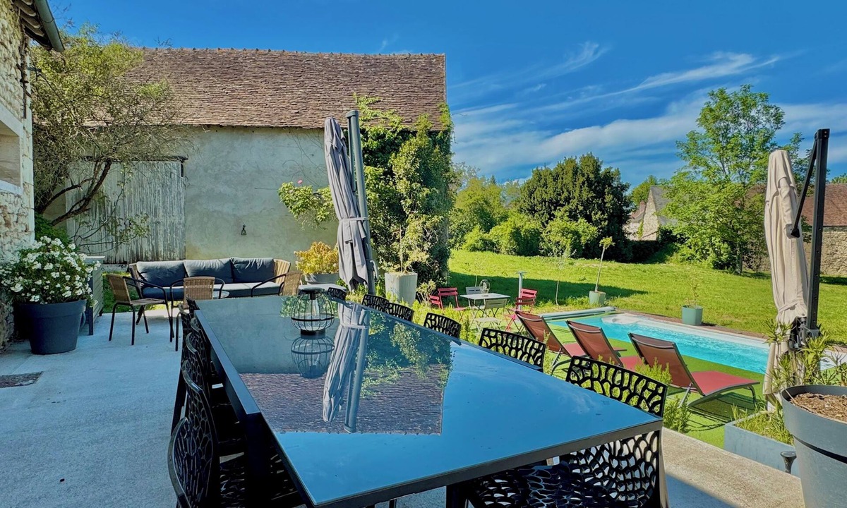 Buxeuil House | Beautiful architect-designed house with swimming pool, a blend of classic and modern