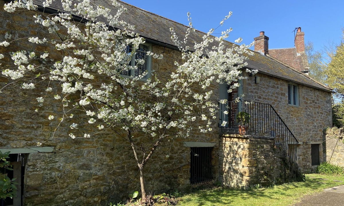 Barwick Cottage | Beautiful barn conversion with wood-burning stove