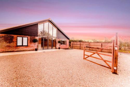 Dilham House | Beautiful Barn Conversion Close To The Broads