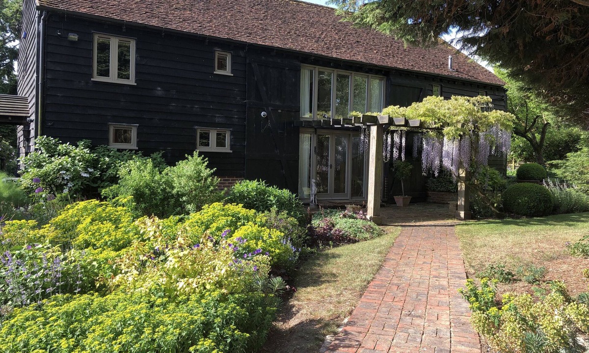 Westerham House | Beautiful Barn & Garden