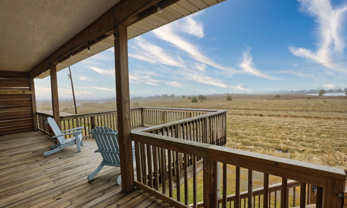 Terramar Beach House | Beautiful Bay View/2 Min Drive to Beach + Huge Deck