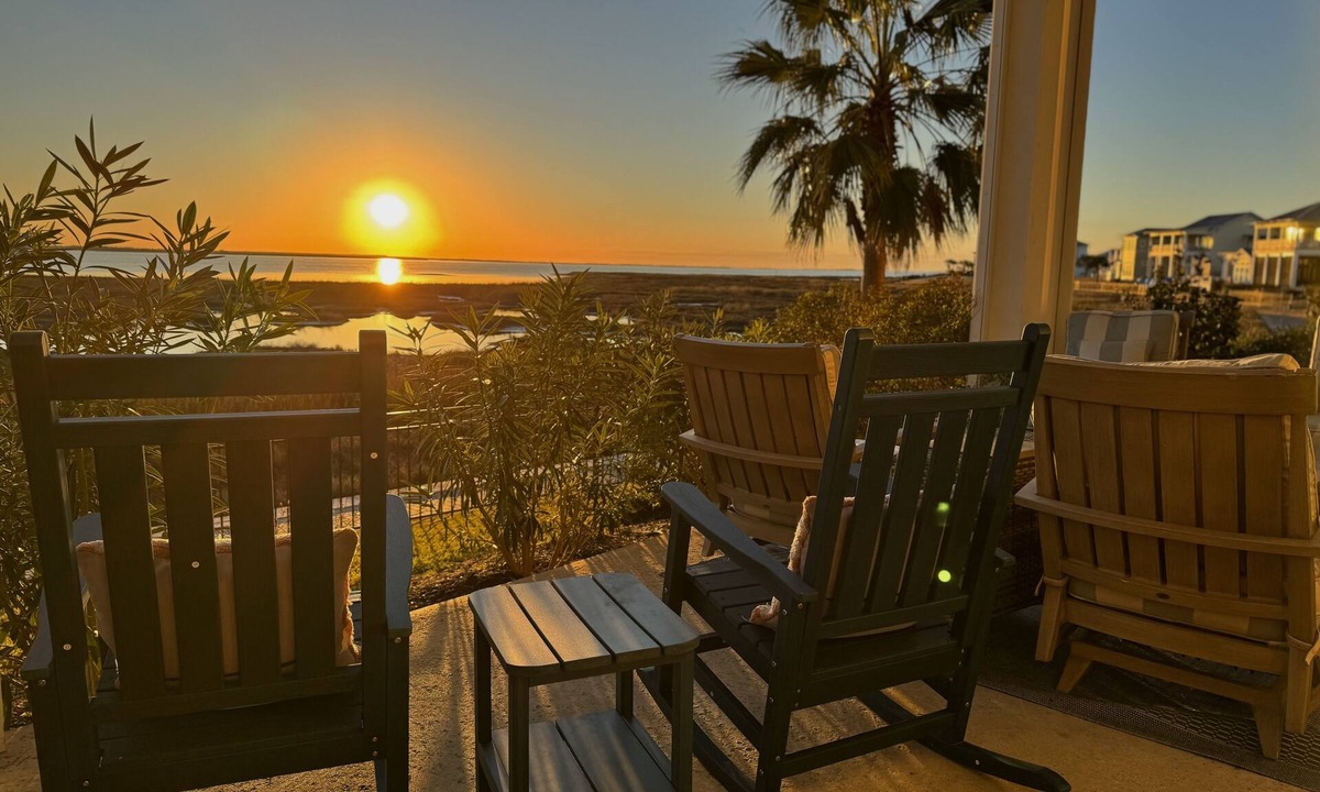 Rockport House | Beautiful Bay-View Home & Casita with Courtyard, Patio & Balcony