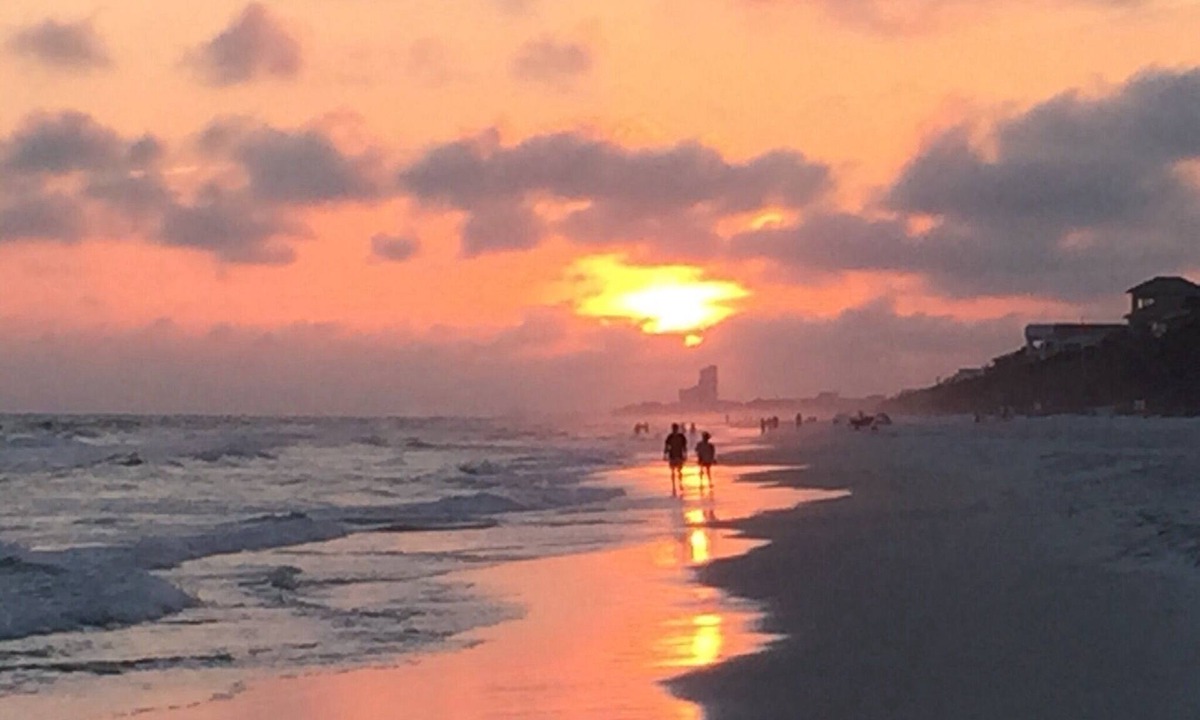 Seacrest Condo | Beautiful Beachfront 2 BR-2 Bath Condo —No Pets—