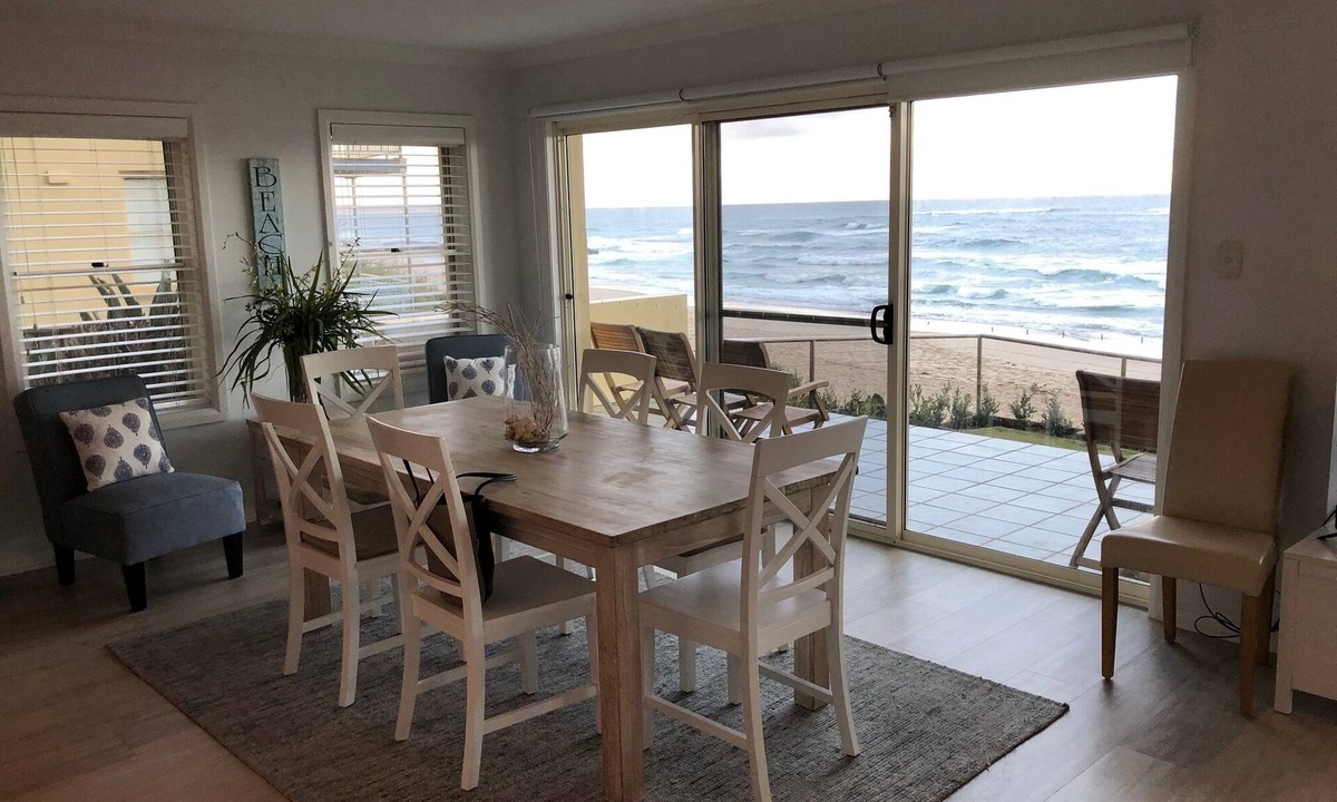 The Entrance Apartment | Beautiful Beachfront Apartment