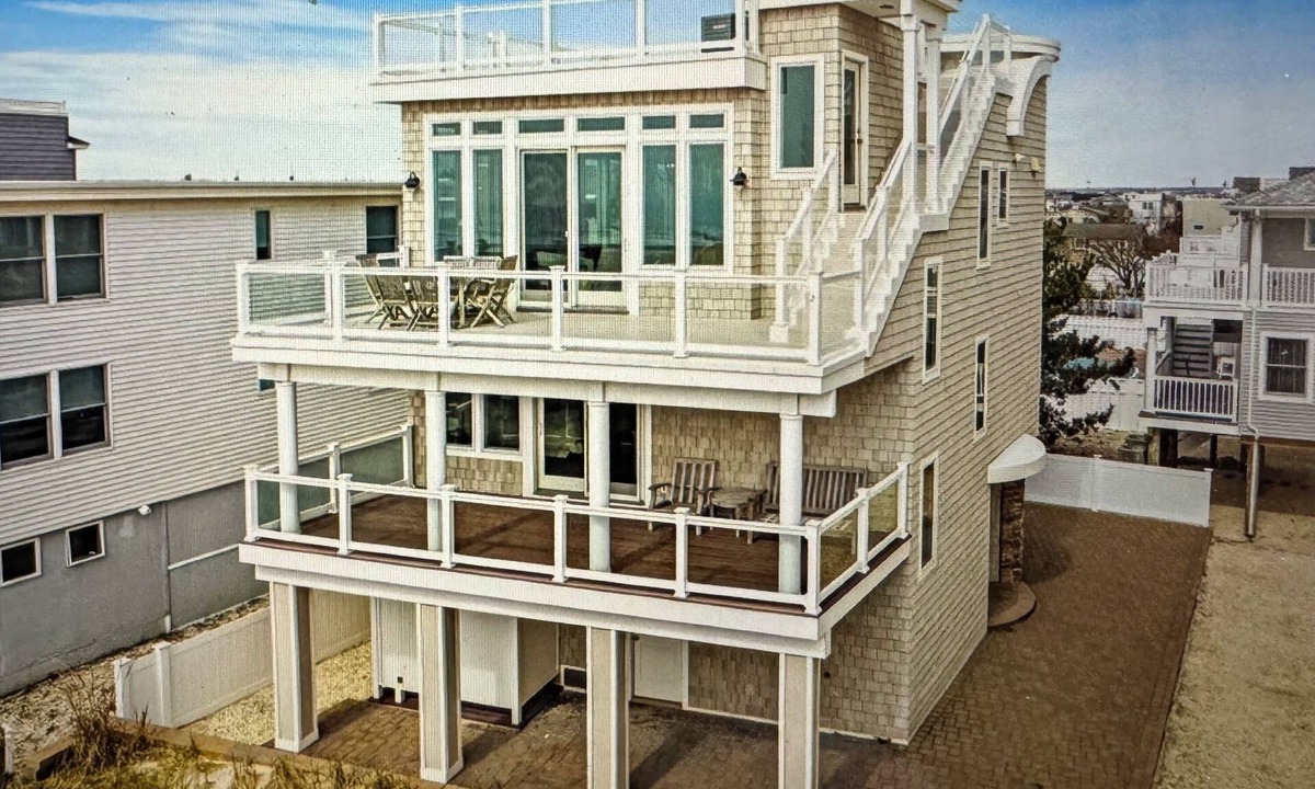 Surf City House | Beautiful Beachfront Home