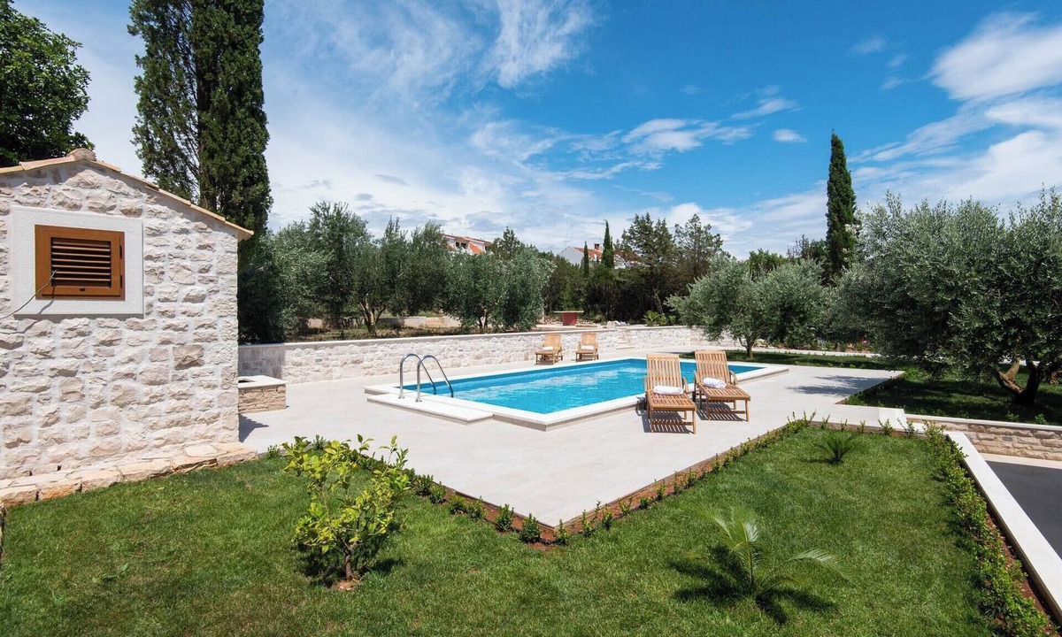 Loviste Villa | Beautiful beachfront Villa with swimming pool!
