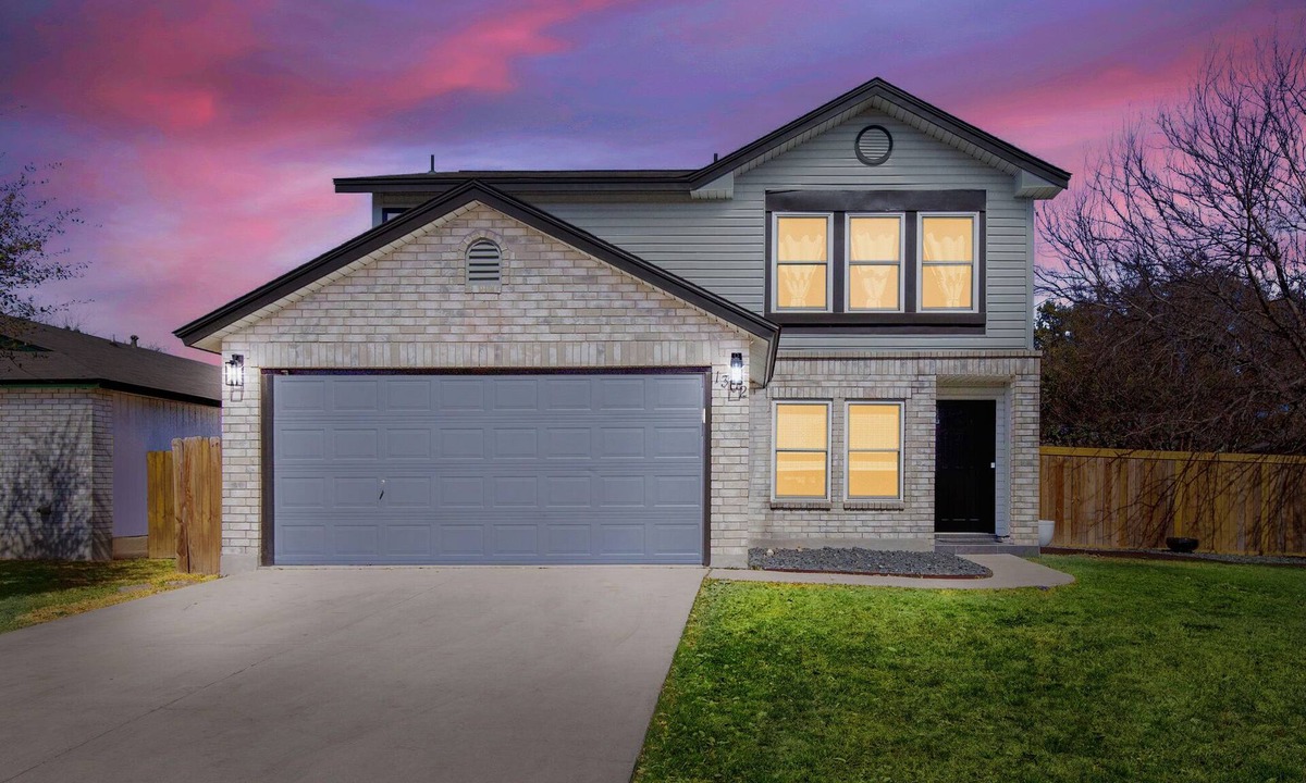 West San Antonio House | Beautiful Blue Haus w/Private Patio, Office Desk