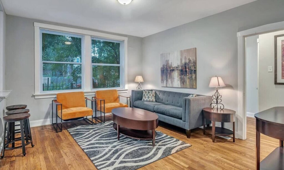 Tower Grove South Hotel | Beautiful, Brand New Tower Grove Unit! 1s