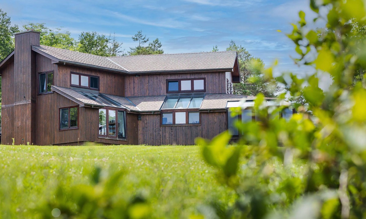 Boularderie Condo | Beautiful Bras D'or 4 Bedroom Unit