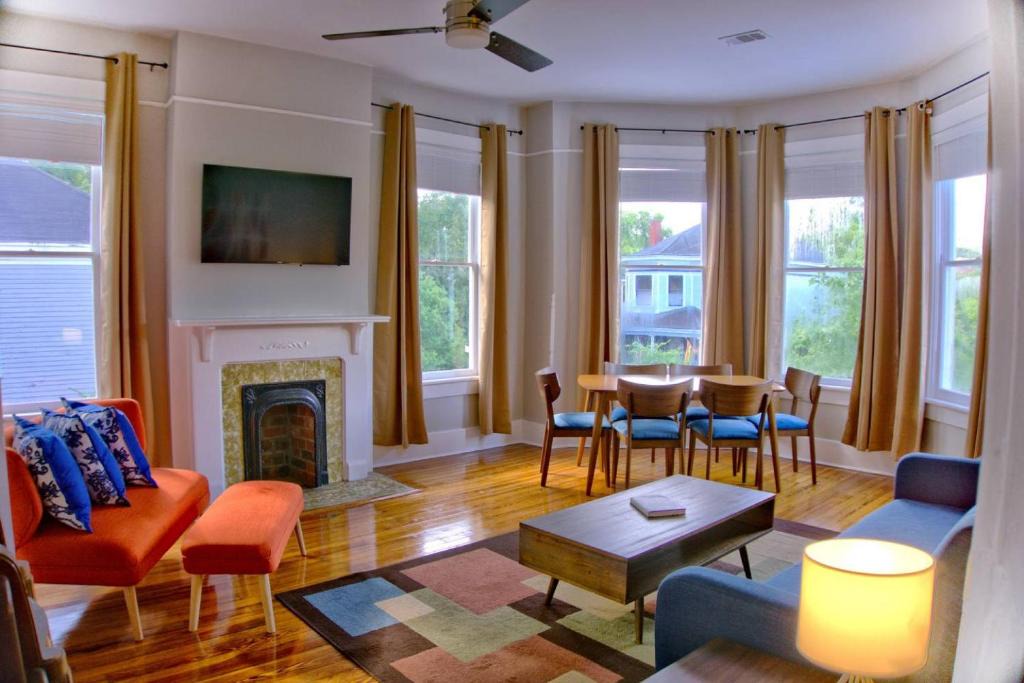 Dixon Park Apartment | Beautiful Brick 2 Bedroom Home