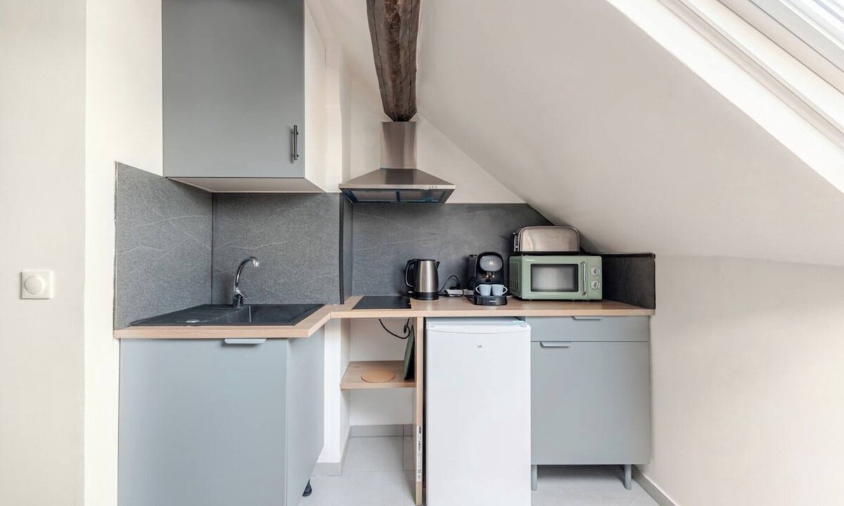Cambrai Apartment | Beautiful, bright studio in a central location - Very close to the station