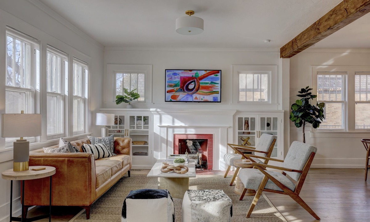 Norman House | Beautiful & Bright - Walk to OU & The Mont - King Bed, 3 Bedrooms, Fresh Remodel