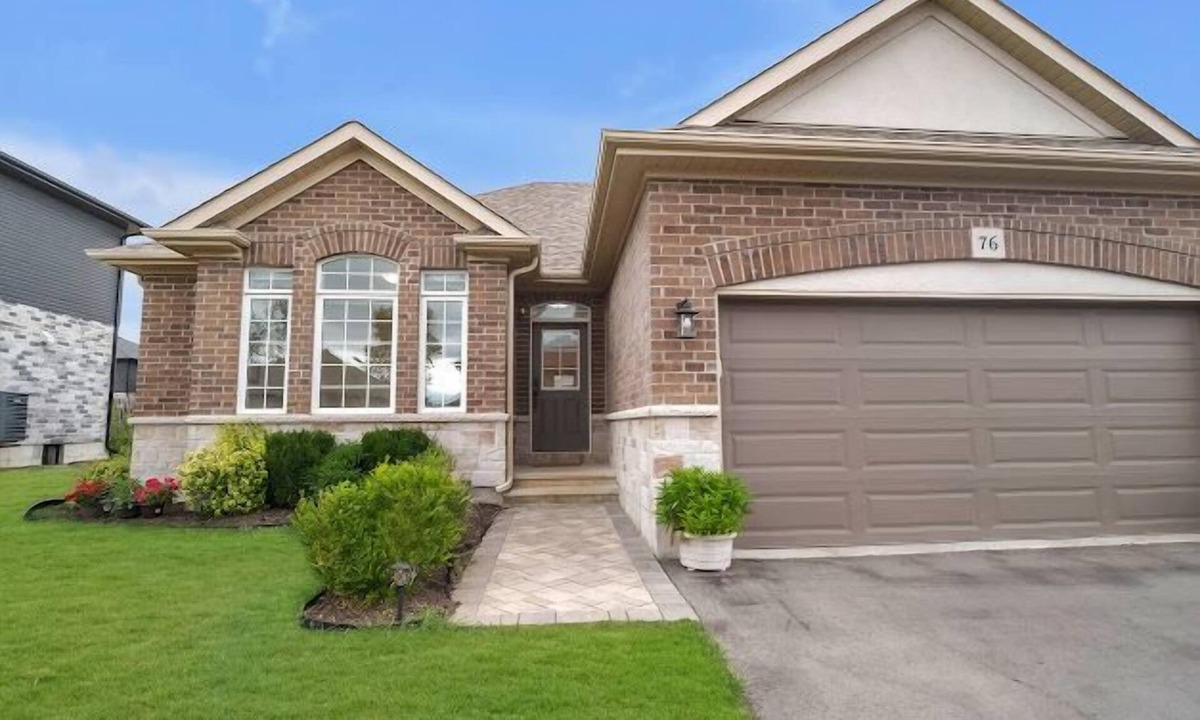 Belleville House | Beautiful bungalow by the water