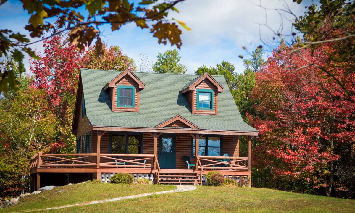 North Pole Cabin | BEAUTIFUL CABIN NEAR WHITEFACE WITH FIRE PIT AND WRAP AROUND PORCH