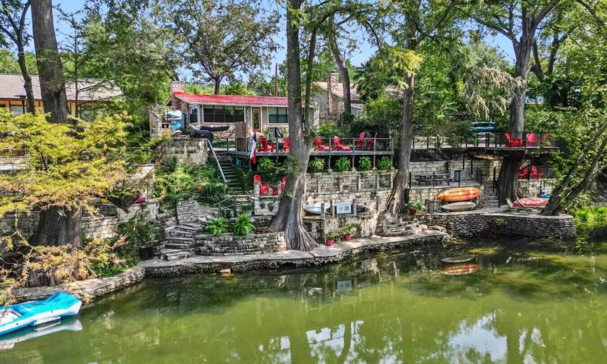 Canyon Lake Cabin | Beautiful Cabin ON River-Sleeps 6! SUP, fish, etc.