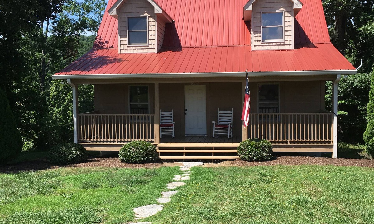 Gordonsville Cabin | Beautiful Cabin on the Caney Fork River