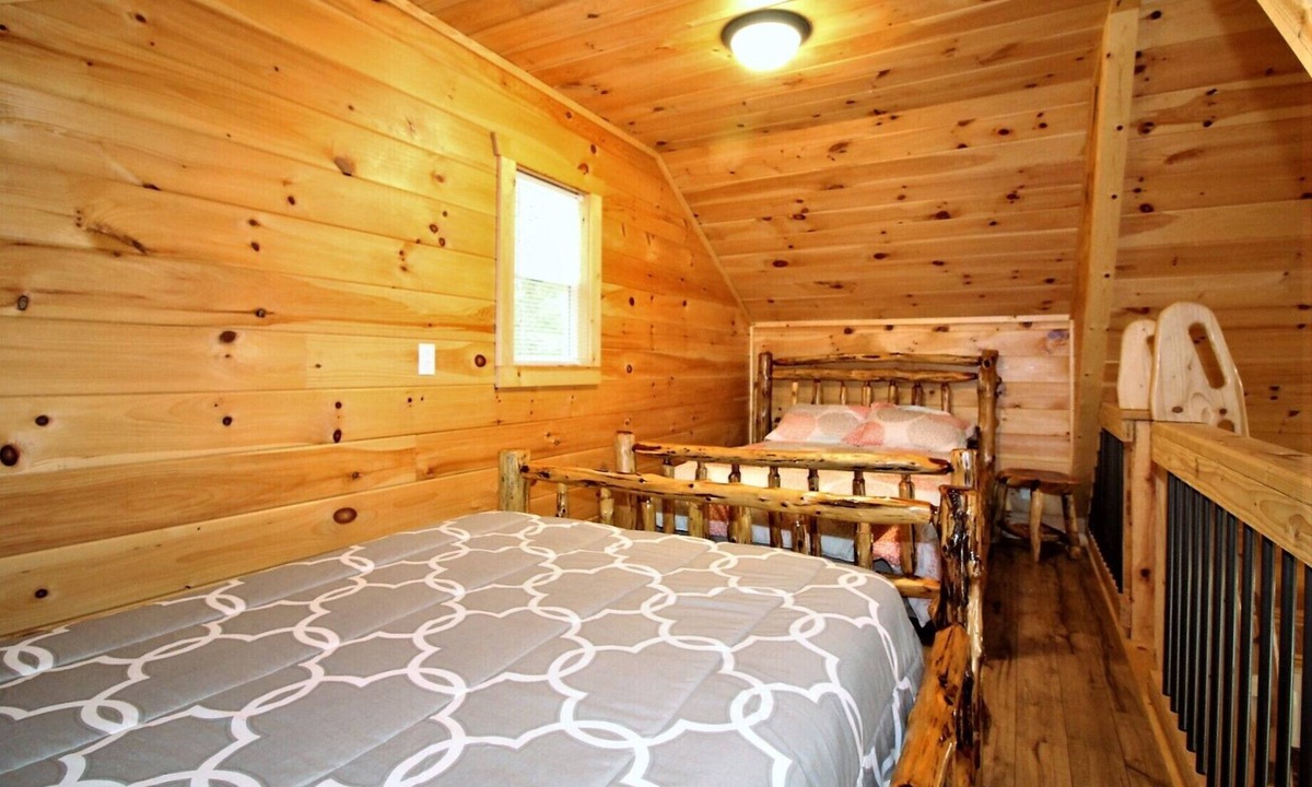 Waynesville Cabin | BEAUTIFUL CABIN Sleep 6