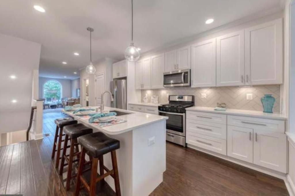 Highlandtown House | Beautiful Canton Home w/rooftop deck +Private parking