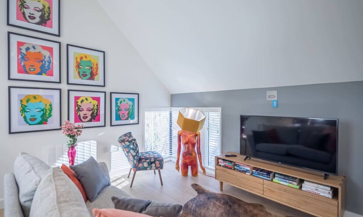 Cambridge City Centre Apartment | Beautiful Central Apt - With Parking!