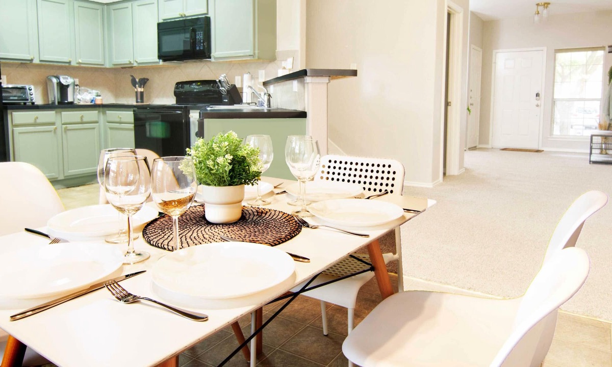 Medical Center District House | Beautiful Central Home for Families and Groups