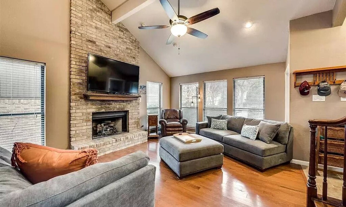 Trophy Club Ski Chalet | Beautiful Chalet across the Trophy Club golf course