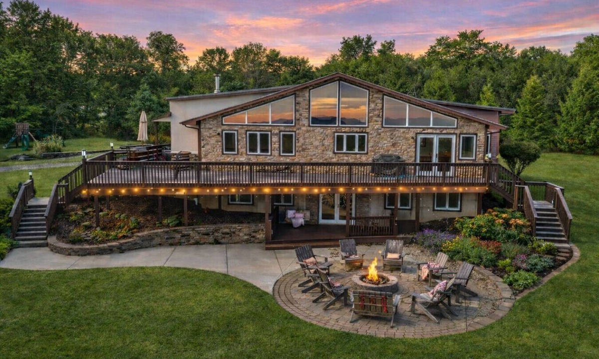 Dansville Ski Chalet | Beautiful Chalet with VIEWS/Pool/Hot tub/Pond!