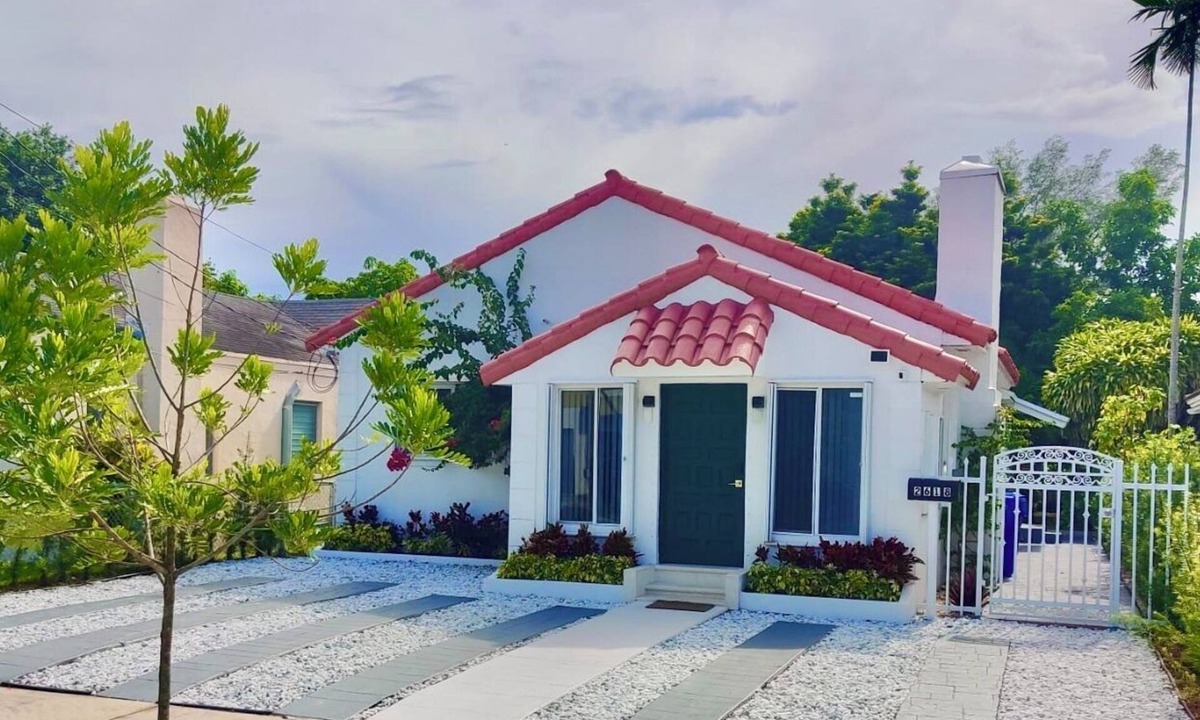 Coral Way House | Beautiful Chic Home Near Coconut Grove & Brickell
