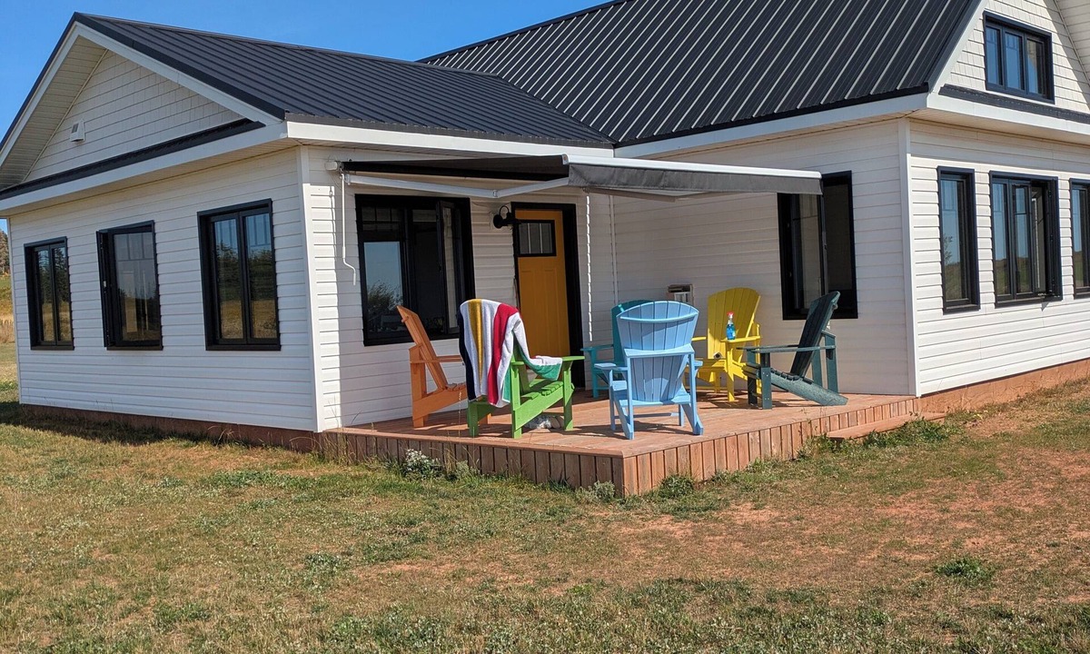 Little Pond Cottage | Beautiful Coastal Beach House. New build close to golf and beaches .