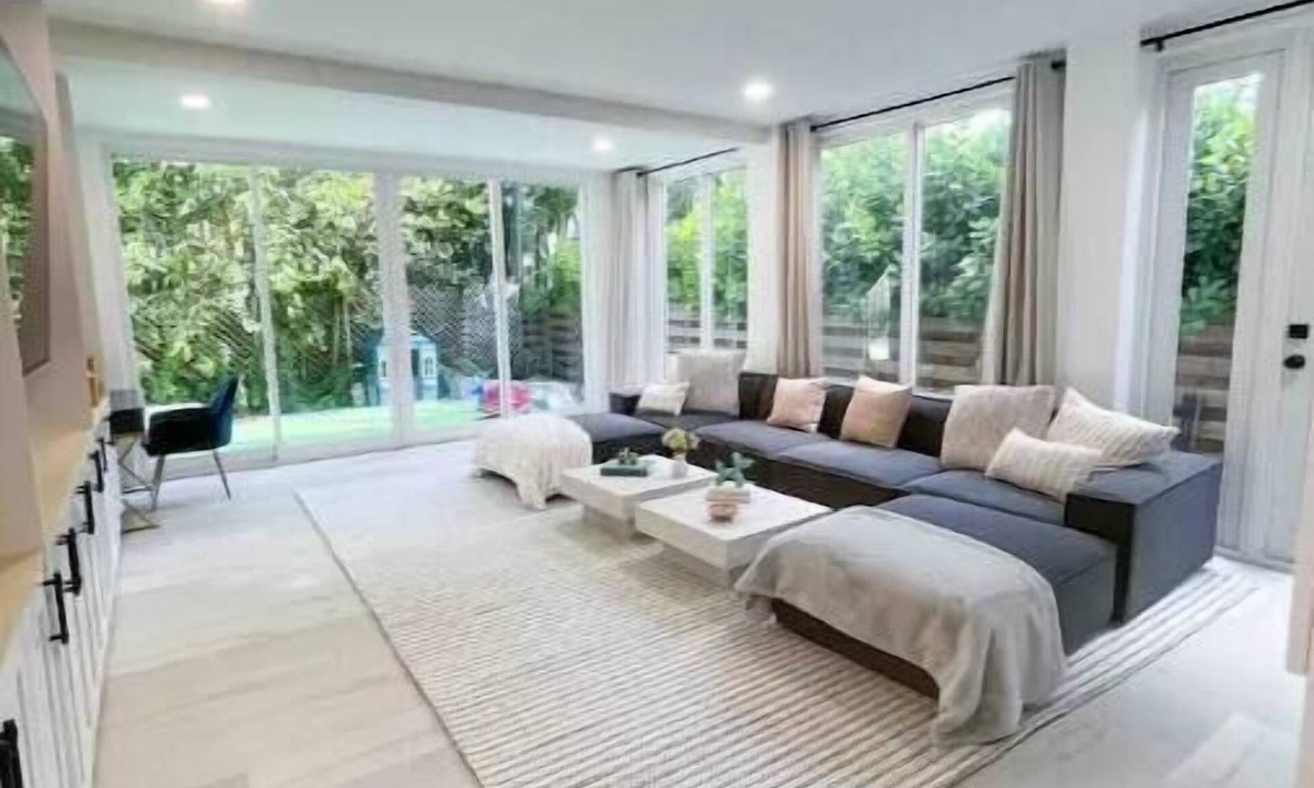 Key Biscayne House | Beautiful coastal style home in Key Biscayne