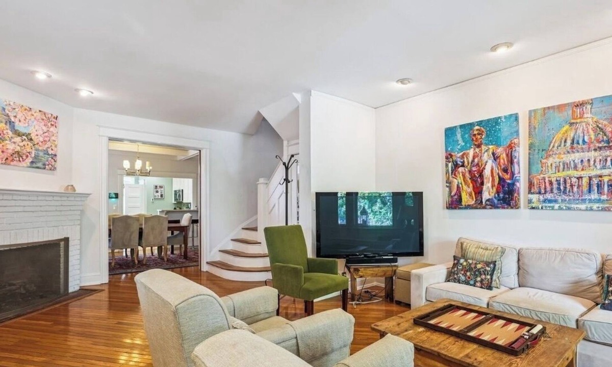 Columbia Heights House | Beautiful & Comfortable Historic Row House. Solar Powered!