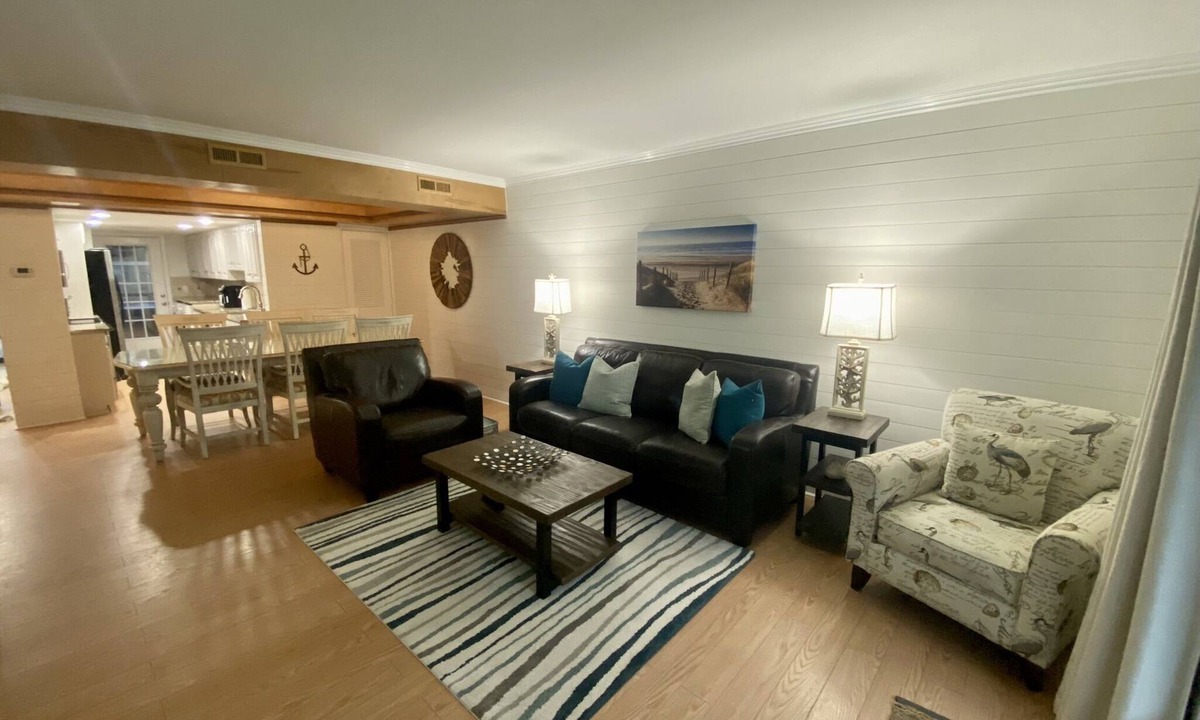 Hilton Head Island Condo | Beautiful Condo in Beachfront Complex with Heated Pool