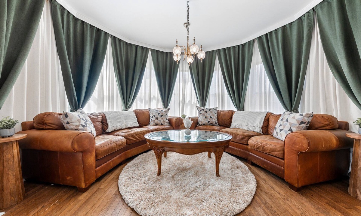 Geneva Condo | - Beautiful Condo - King Bed - Free Waffle Breakfast -