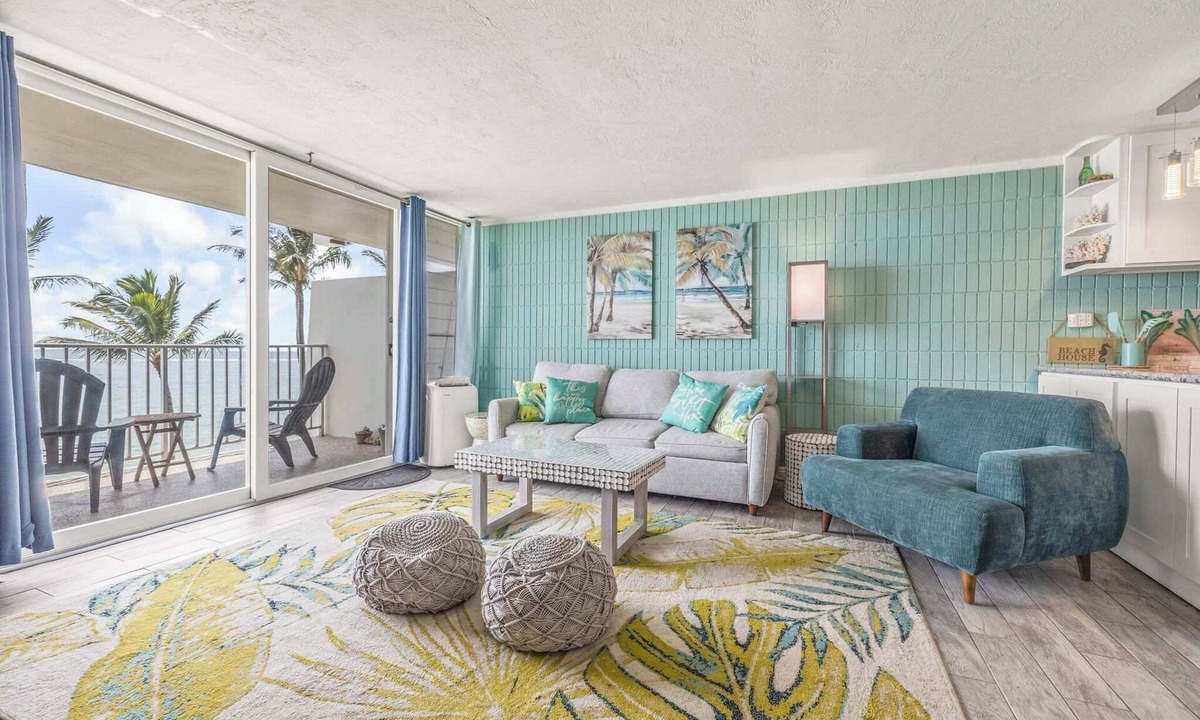 Punaluu Condo | Beautiful Condo Right on the Beach