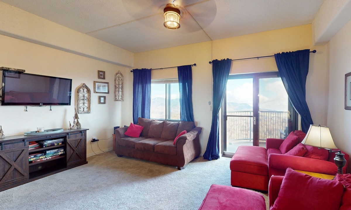 Sugar Mountain Condo | Beautiful Condo w/Mountain Views & Fireplace - Shared Pool, Hot Tub, Gym