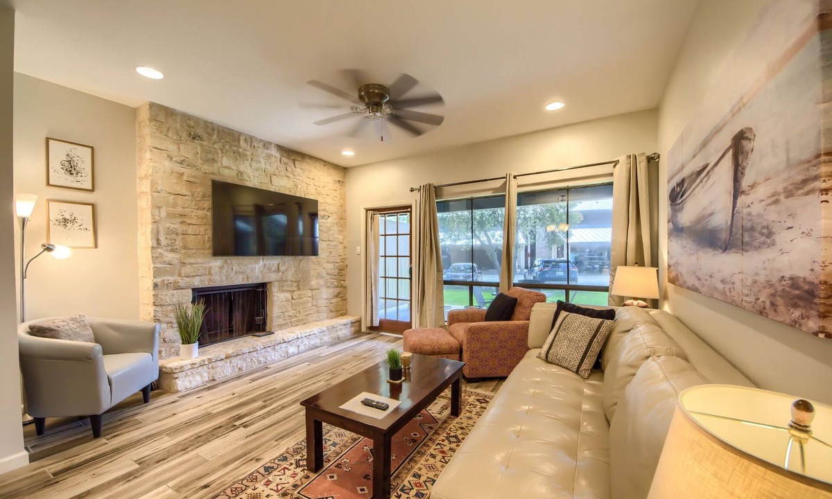 New Braunfels Condo | Beautiful condo with direct access to the Comal River! Pool, Hot Tub!
