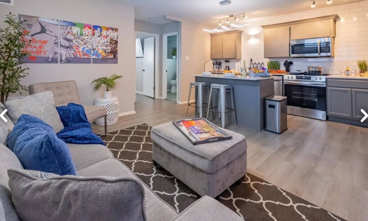 Lawton Apartment | Beautiful Contemporary Suite #05