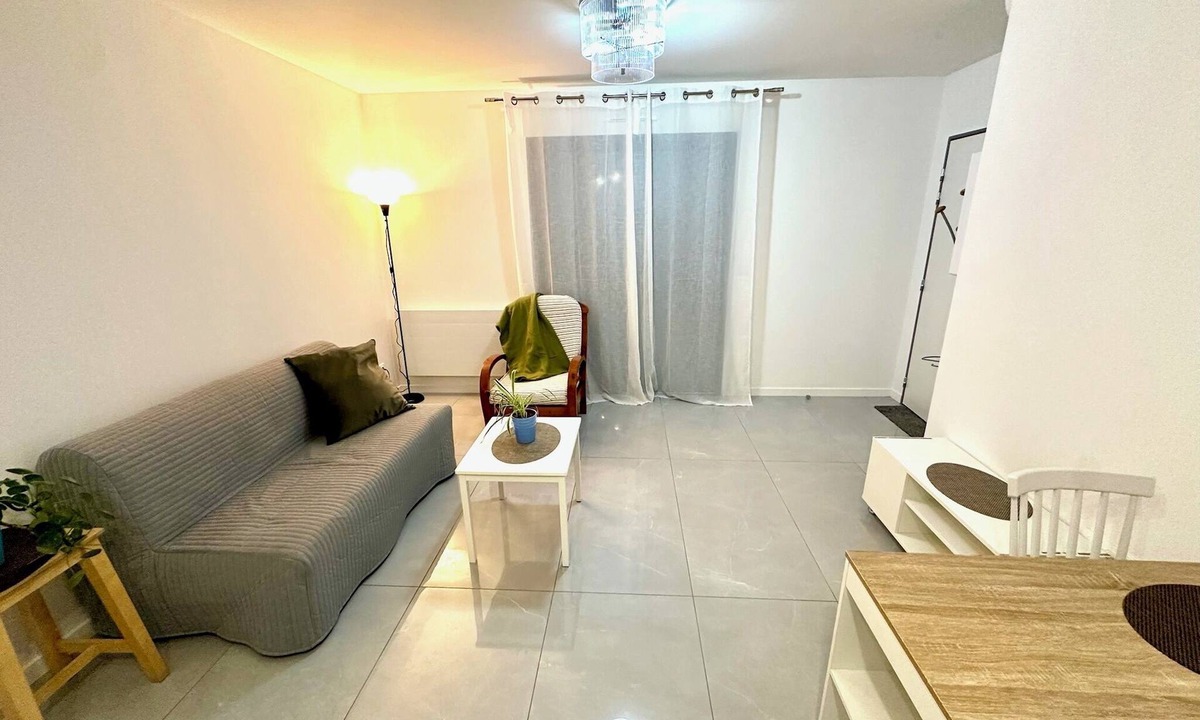 Saintry-sur-Seine Apartment | Beautiful, cosy studio