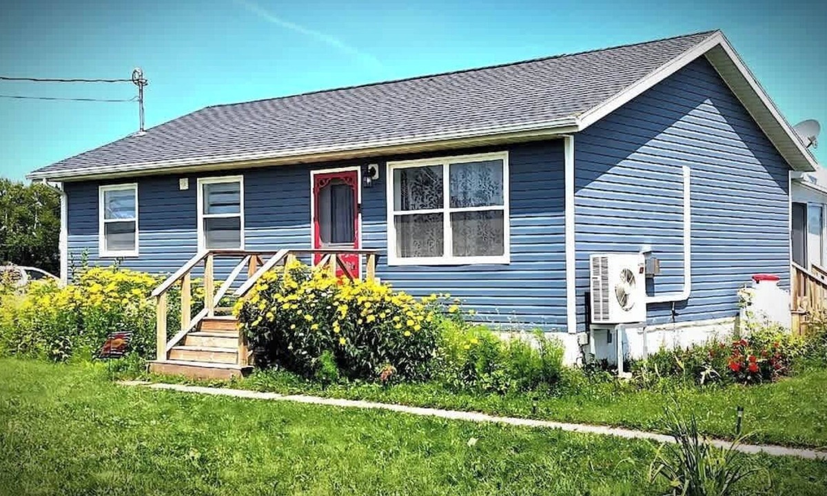 Borden-Carleton House | Beautiful Cottage Style Home, minutes from beach.