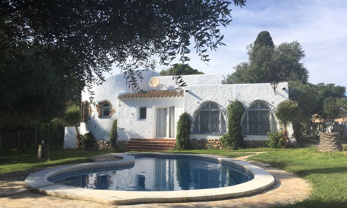Mont-roig Bahia House | Beautiful cottage right on the beach