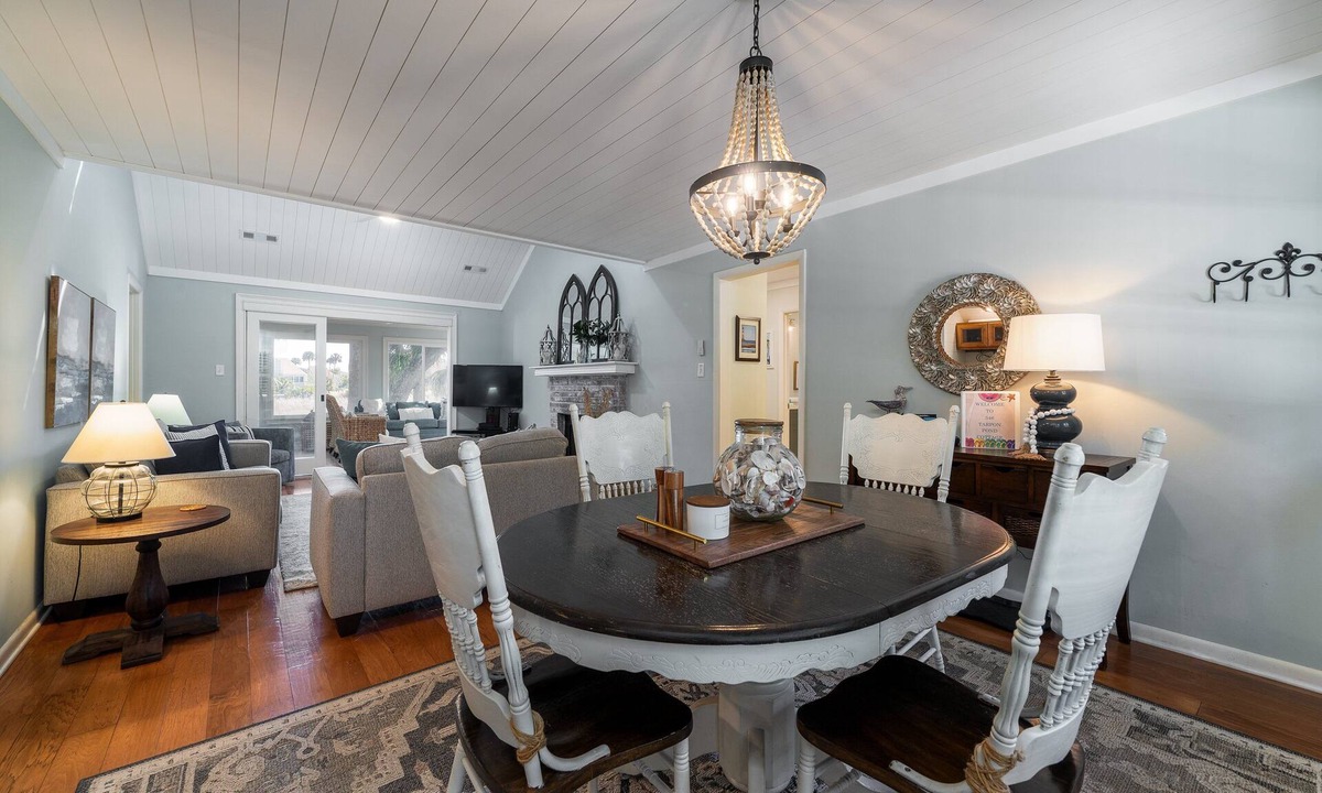 Tarpon Pond Cottage | Beautiful Cottage! Extra Full Bath! Golf Views! Amenity access included