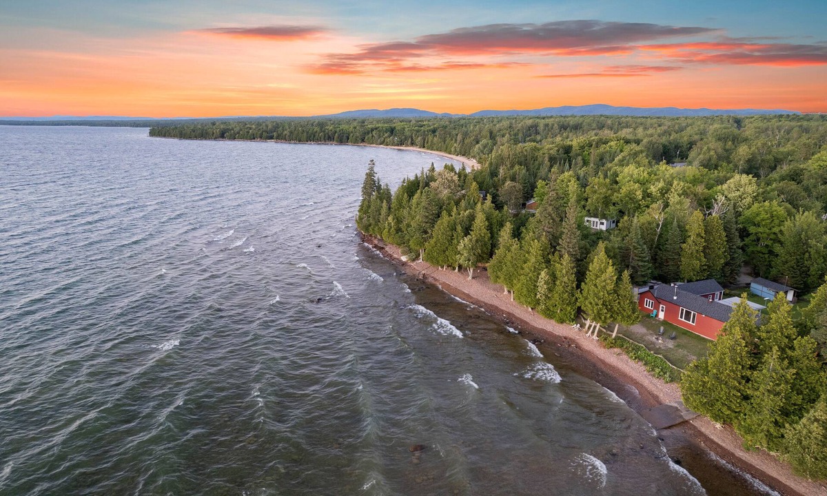 Echo Bay Cottage | Beautiful Cottage on Lake Superior with Incredible Sunsets