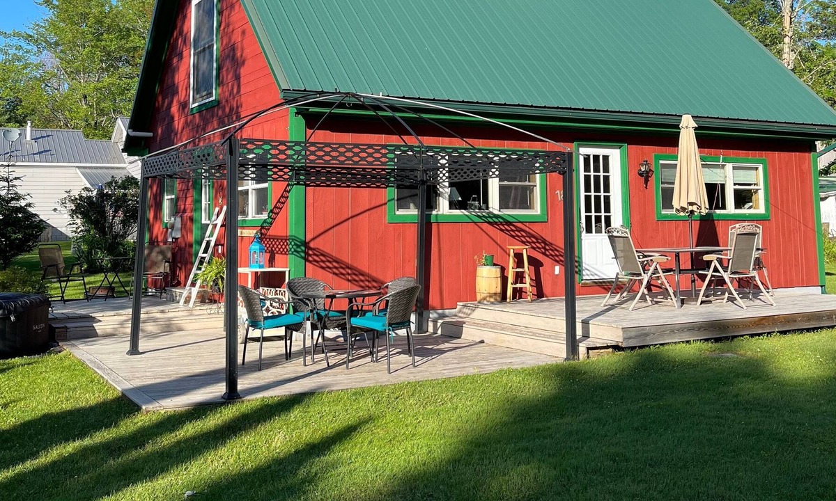 Sandy Creek Cottage | Beautiful cottage in Sandy Creek NY