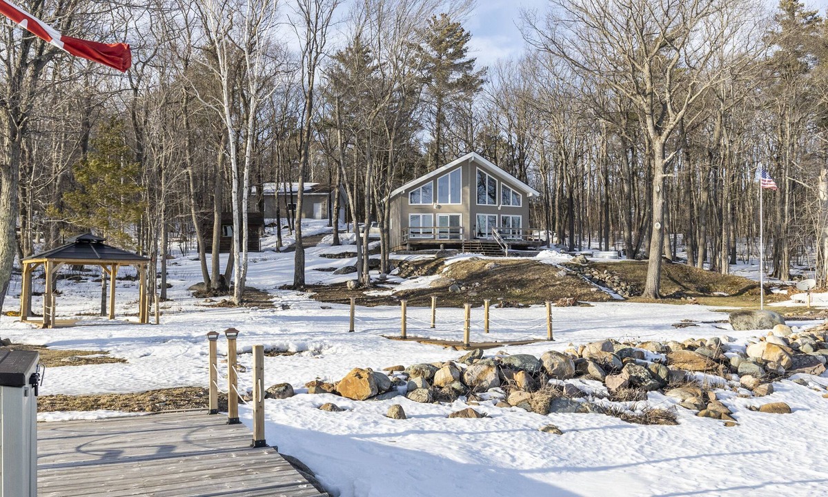 Laird Cottage | Beautiful cottage on the lake with brand new sauna, large yard and office space.