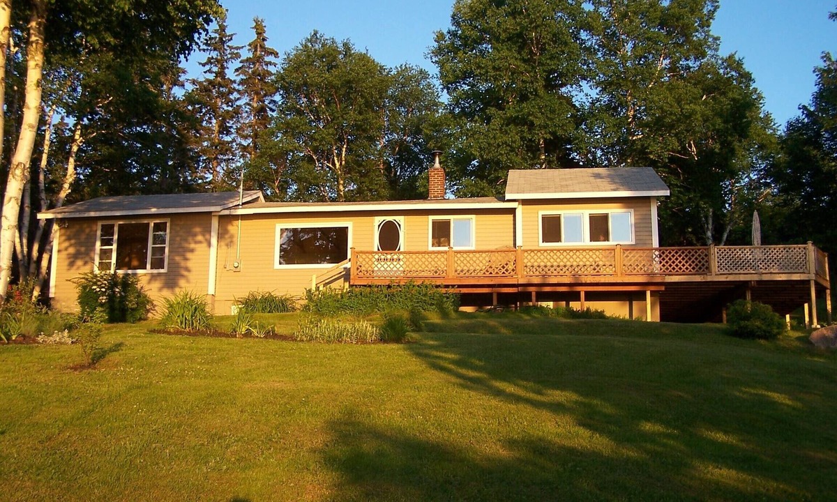 Boularderie Cottage | Beautiful Cottage Overlooking the Bras D'or Lakes