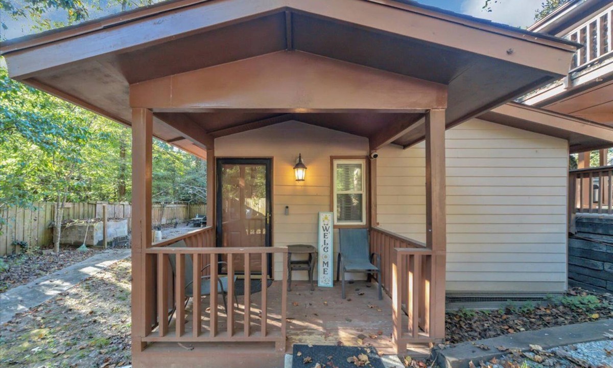 Lilburn Cottage | Beautiful Cottage - Pet Friendly