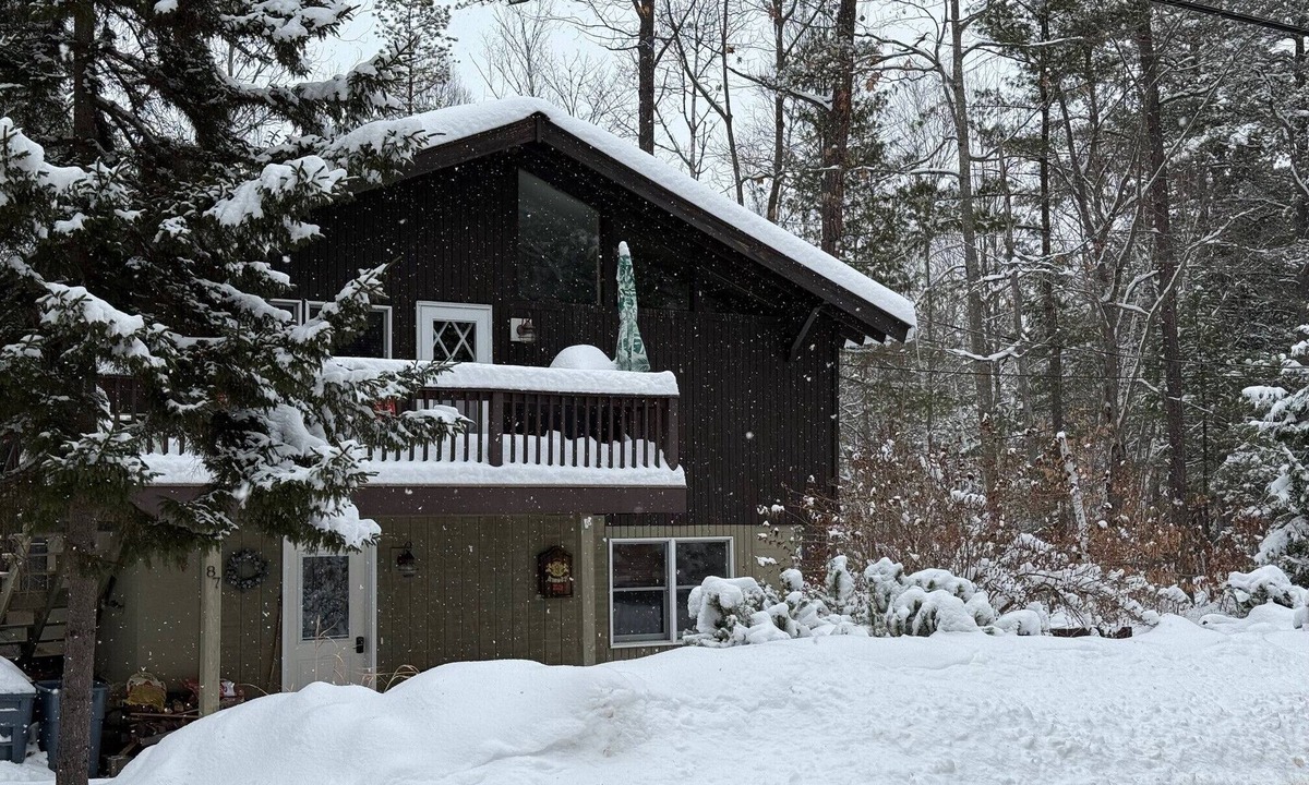 Silver Lake House | Beautiful Cottage right by Silver Lake Beach