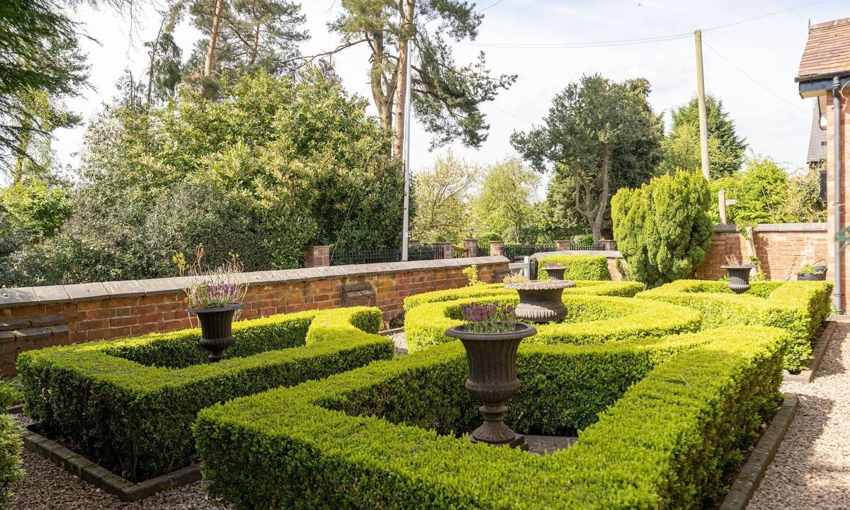 Pattingham Cottage | Beautiful Country Cottage