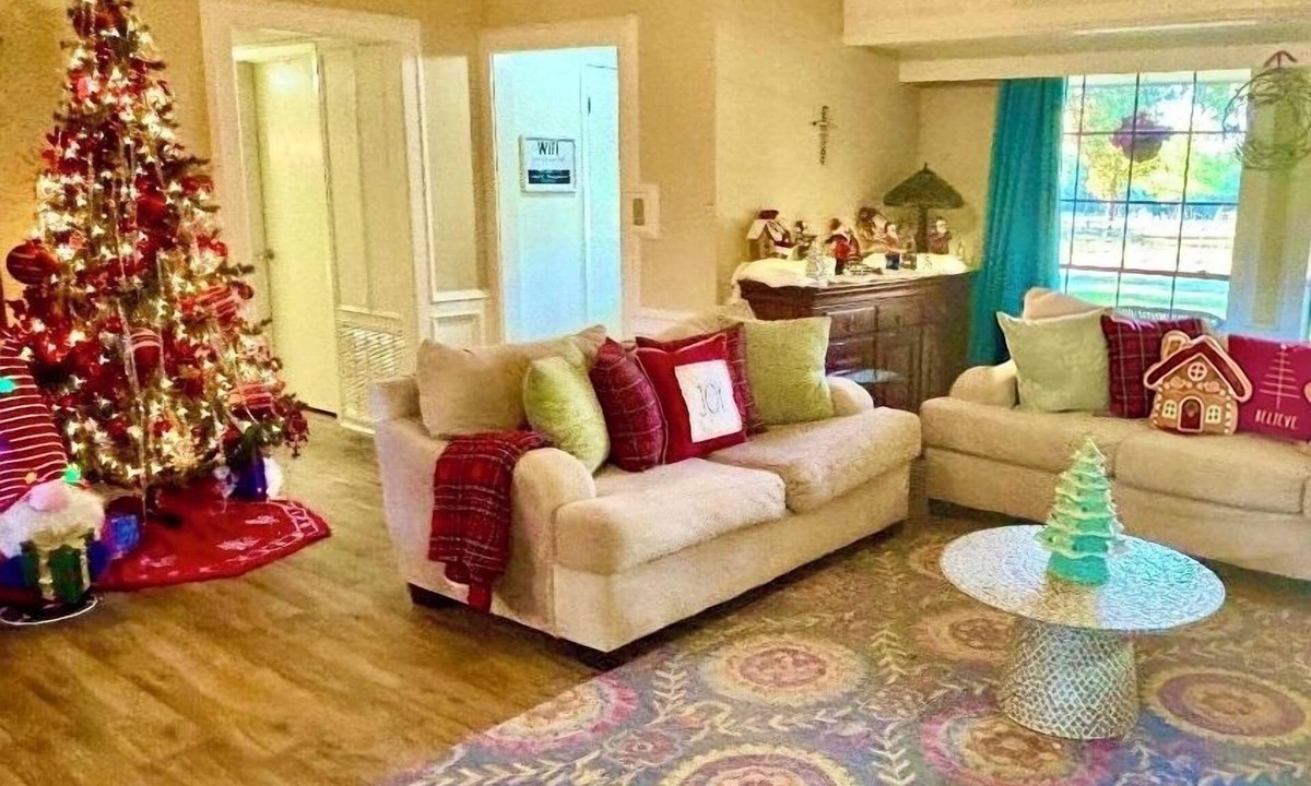 Bellville House | Beautiful country home escape for a Country Christmas in Bellville, TX